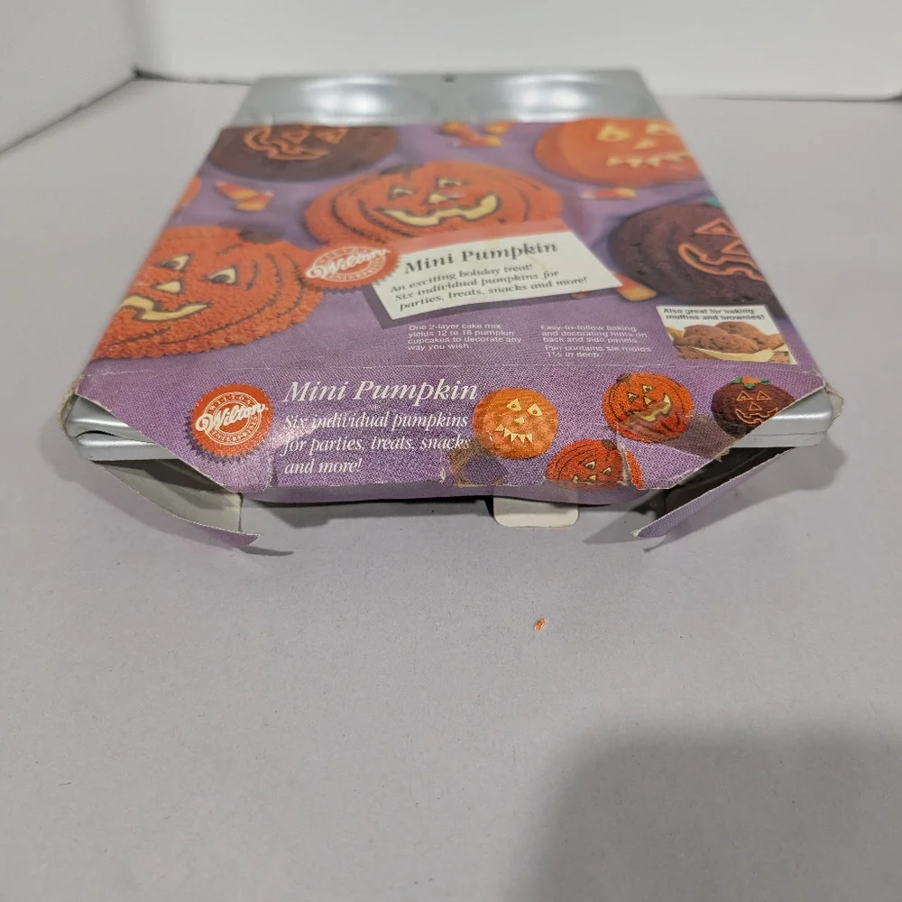 Vintage 1989 Wilton Mini Pumpkin Cake Pan - Silver